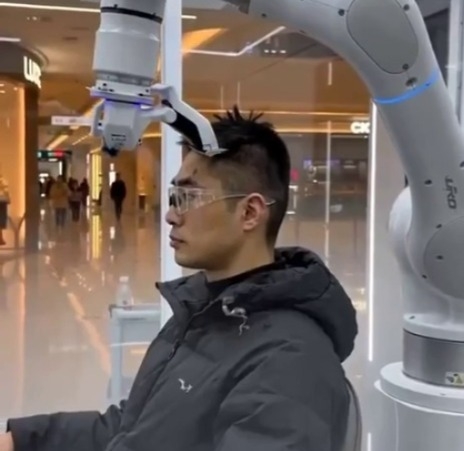 İndi də saçımızı robotlar kəsəcək - CƏMİ 14 MANATA 