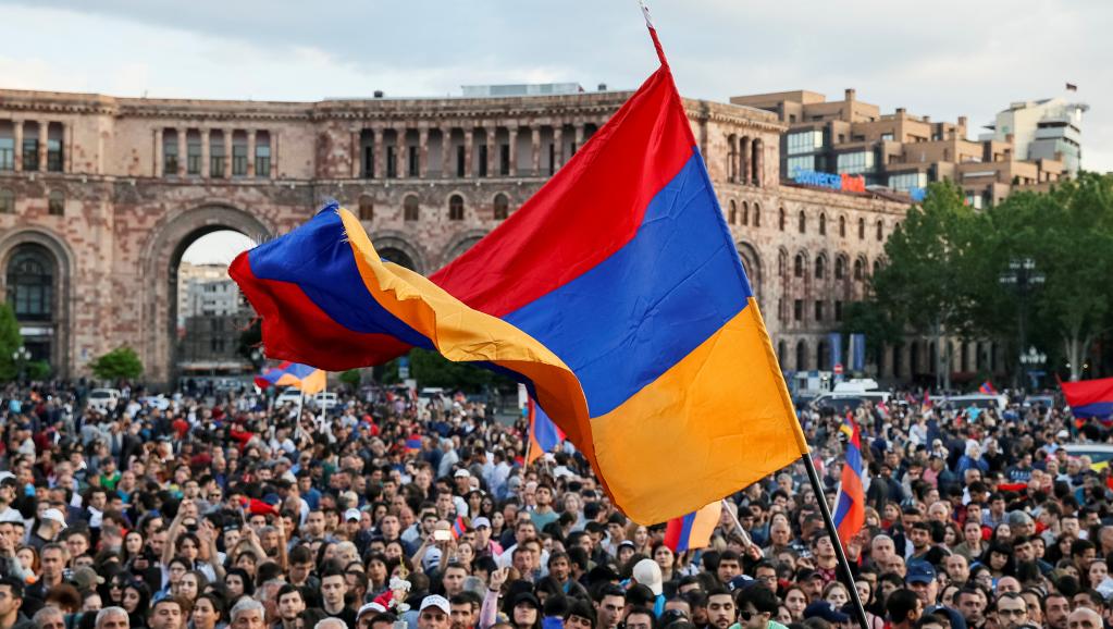Ermənistanda gərgin mübarizə: revanşistlər Paşinyana qarşı birləşir