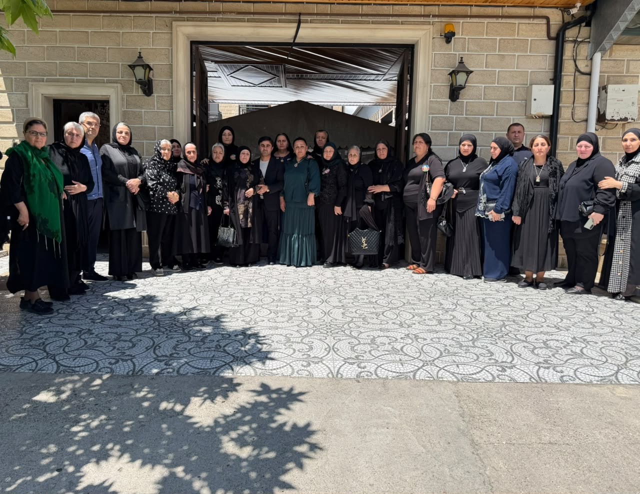 Şəhid anaları Mirələm Mirələmovun acısını bölüşmək üçün yanında oldular – VİDEO, FOTO