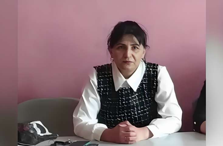 Qadın direktorun ədəbsiz davranışı gündəm oldu - VİDEO