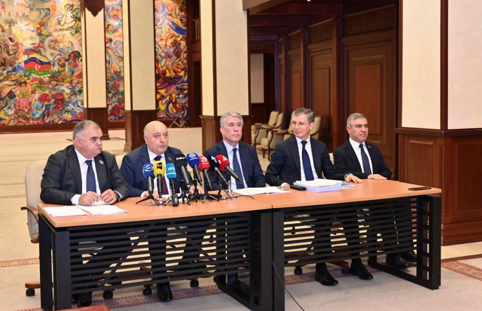 Milli Məclisdə hərbi qanunvericilikdə nəzərdə tutulan dəyişikliklərlə bağlı mətbuat konfransı keçirildi