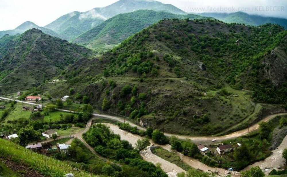 “Taxta bazarı”nda 1,5 milyonluq malı yanan sahibkar keçmiş məmurdur - Foto