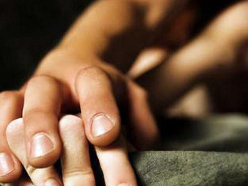 Qadını çılpaq şəkildə yolda sürüyür, növbə ilə cinsi əlaqədə olurlar - Dünyanı şoka salan FAKTLAR