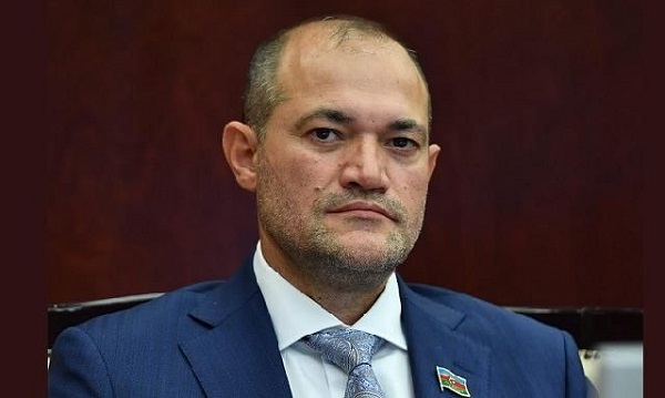 Razi Nurullayevi Bulvarda müsahibə verməyə qoymadılar - FOTO