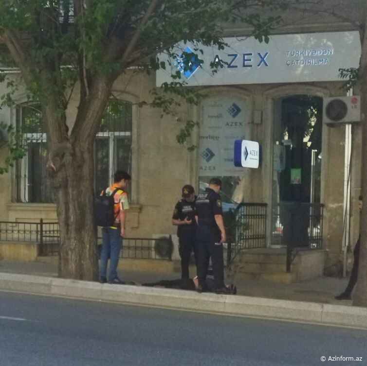 Bakıda küçədə qəribə hərəkətlər edən azyaşlının görüntüləri yayıldı