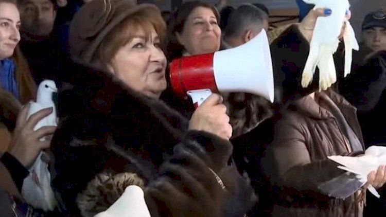 “Bu 6 min elə bil söyüş oldu mənə” - Şuşa aksiyasında göyərçinlə məşhur olan QHT sədri