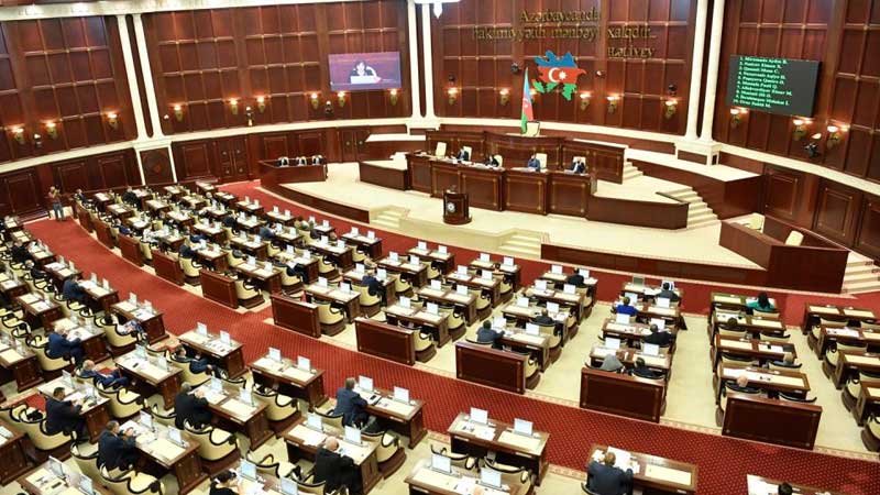 "Gənclər rayonlarda qalmır, hamısı qaçır" - Deputat
