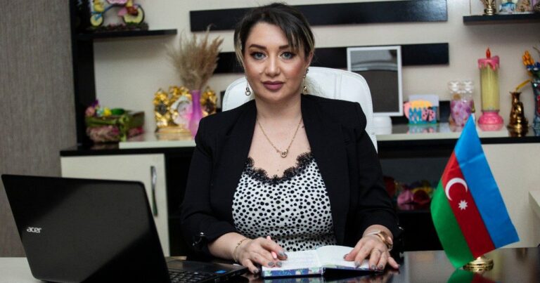 Qadınlar kimdənsə xoşu gəldiyini necə büruzə verir? – Psixoloq SİRLƏRİ AÇIQLADI
