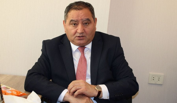 Etibar Əliyevdən Vahid Əhmədova: "100.000 dollarlıq saat taxır, 250.000 avroluq maşında gəzib-dolaşır, 76 yaşlı avantürist!"