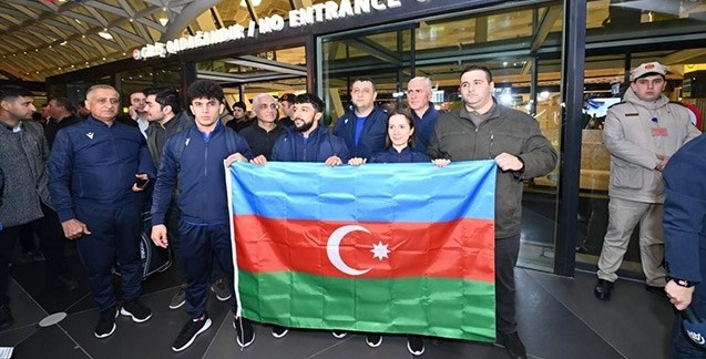 İrəvandan qayıdan idmançılarımız belə qarşılandı - Video + Fotolar