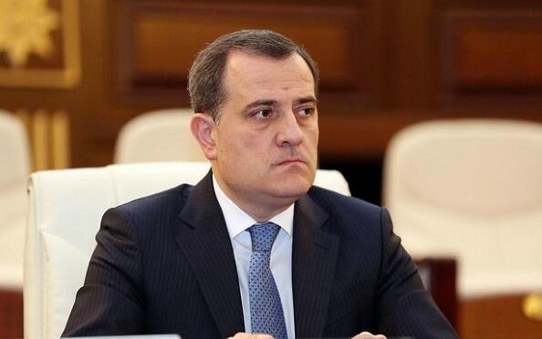 Ceyhun Bayramov qırğız həmkarı ilə danışdı