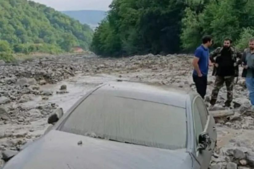 İsmayıllıda selin apardığı "Mercedes" tapıldı - FOTO