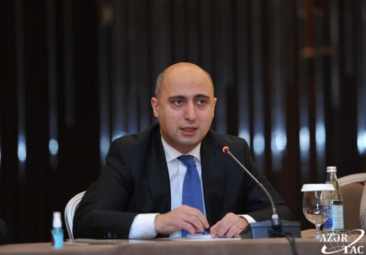Emin Əmrullayevin uşaqlıq fotosu yayıldı