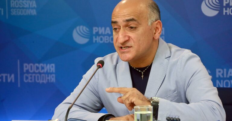 "İlham Əliyev ölkəsinin əsl prezidentidir və o, heç kimdən qorxmur" - Poqosyan - FOTO