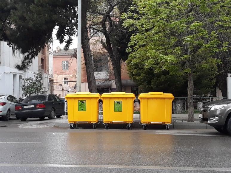 Bakıda zibil üstə dava: bıçaq çəkdi... - Video