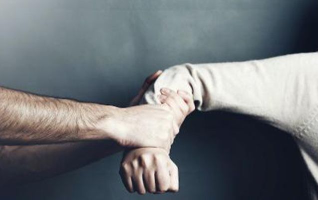 16 yaşlı qızı zorlayanlardan biri həbs olundu