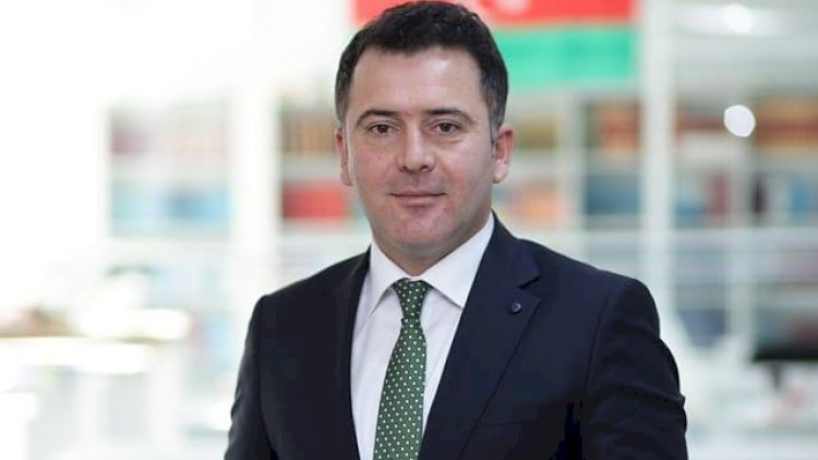 Şagirdi döyən məmur istefa verdi