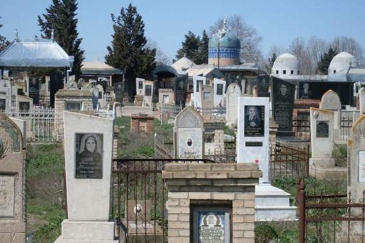 Deputat pensiya yaşına görə qəbiristanlıqda monitorinq apardı
